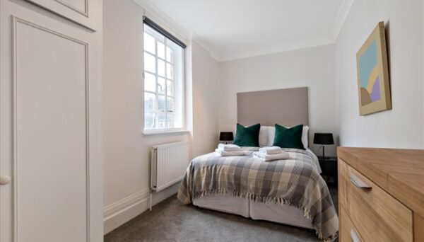 Strathmore Court Park Road NW8 7HY