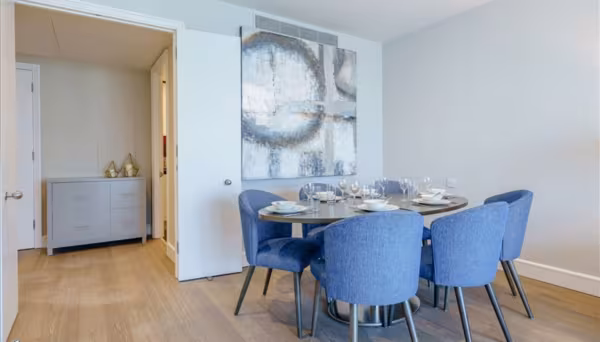 Circus Apartments E14 8RW