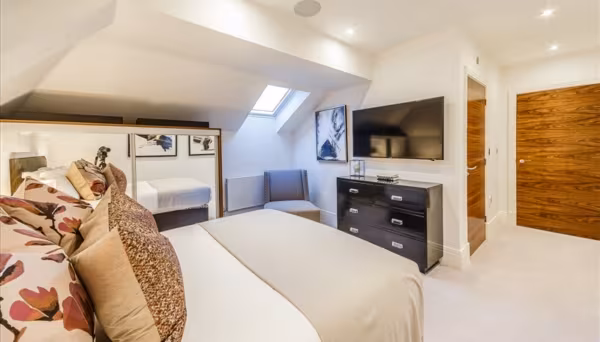 Palace Wharf Rainville Road W69UF