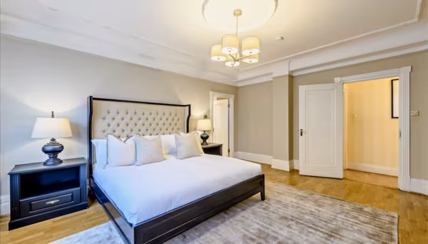 Strathmore Court NW8 7HY