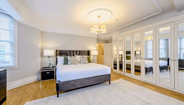 Strathmore Court NW8 7HY