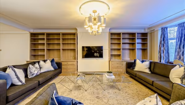 Strathmore Court NW8 7HY