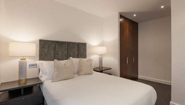 Thornes House SW11 7AG