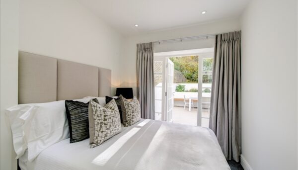 Somerset Court Kensington W8 6JN