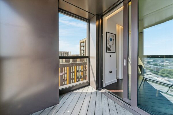 Madeira Tower The Residence Nine Elms SW11